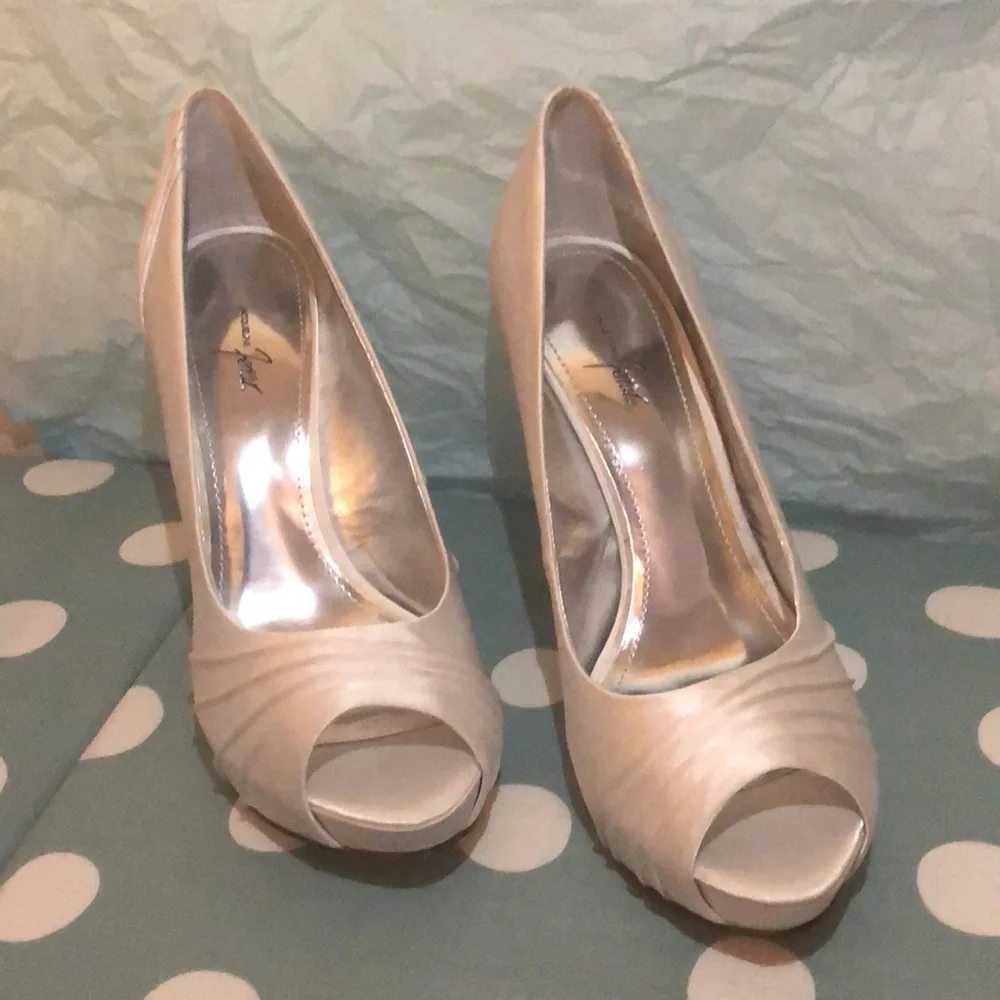 Jacqueline Ferrar White Bridal Dante Pumps - Picture 3 of 7